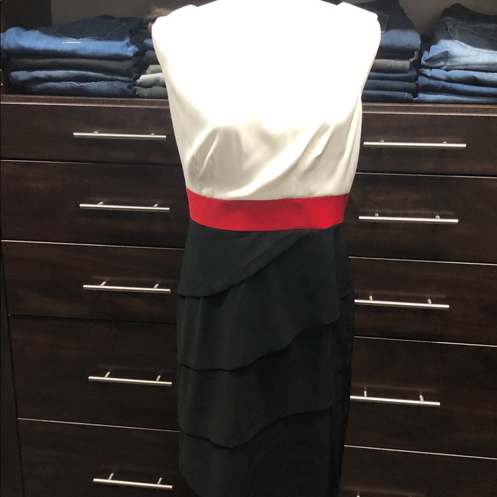 Dress - Picture 3 of 3